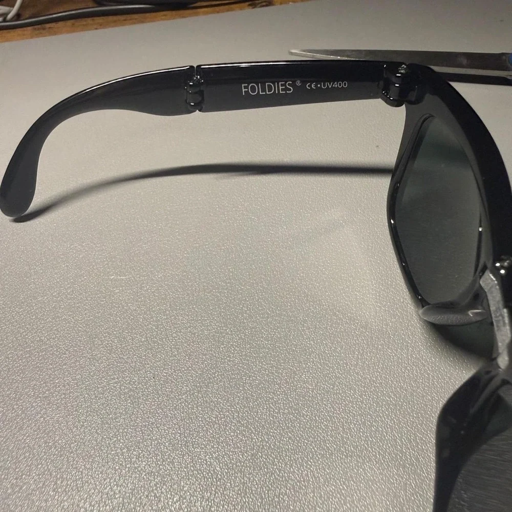 Foldies Folding Classics Polarized Sunglasses Black UV400 Wayfarer with Case